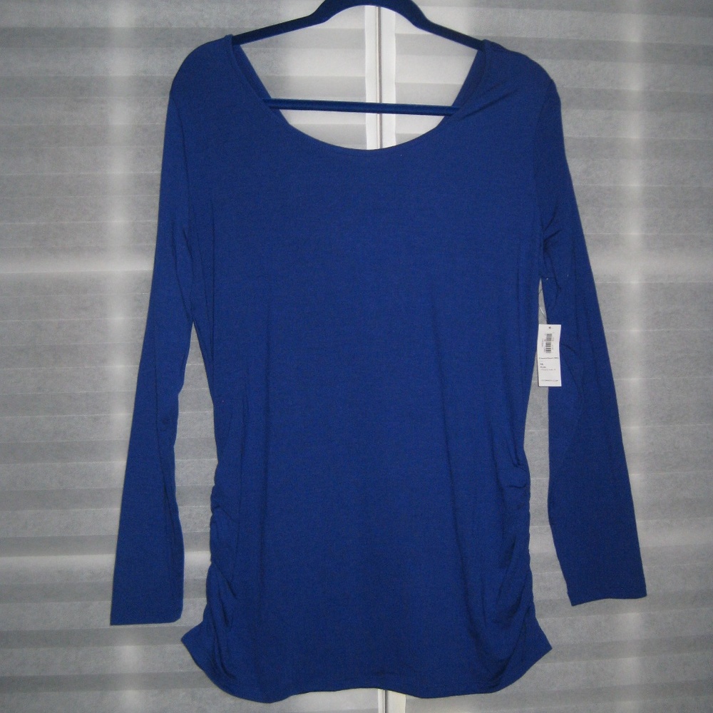 Gorgeous blue scoop neck top